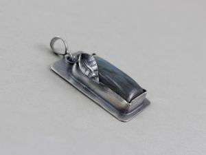 chileart biżuteria autorska labradoryt srebro oksyda wisior liść rękodzieło